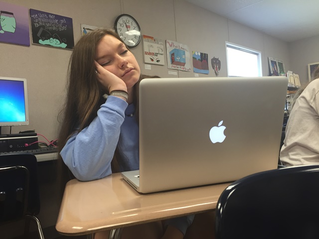 Senior Jessica Borla takes a quick break as the finish line of the school year draws nearer. Caught up in the race of getting ahead for college admissions, students often have to sacrifice sleep and socializing, causing the school hours to become a struggle to stay awake. 