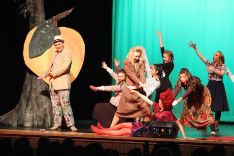 Buzz (Andy Harper) with multiple ensemble members in front of the giant peach.