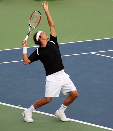 Roger Federer performing his iconic tennis serve, Rogers Cup 2007 Montreal.  Federer is expected to be back in the game in mid 2022.  (@franz88 on Flickr)