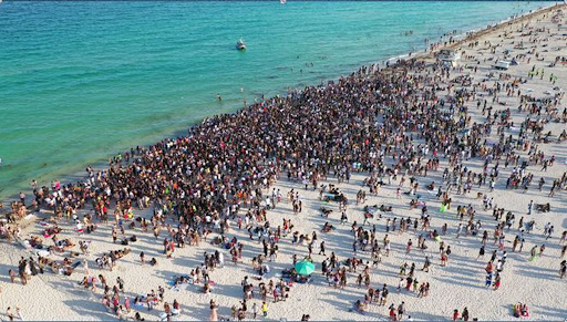 Photo of the spring break crowd in Florida. March 18th, 2022. This photo shows the absurd amount of people that go to the  beach on their spring break. (Chaney Duskin)