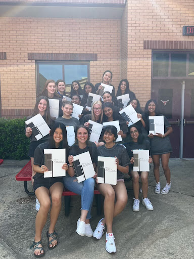 This is a picture of the 2021-2022 yearbook staff after publishing this year’s yearbook. Taken by Kirti Muthaiah on May 16, 2022. 