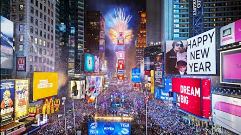 Picture of the ball drop in Times Square. Taken from https://www.clickondetroit.com/news/national/2022/01/01/live-stream-ball-drop-for-new-years-eve-in-times-square-for-2022/ 