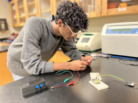 Vineeth Sendilraj working on a circuit as part of an iGEM project. Photo taken by Madhav Gulati on April 10, 2023.