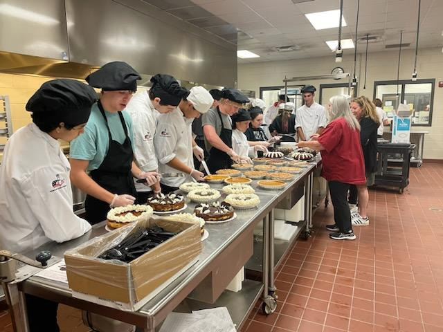 Culinary+arts+students+serve+Thanksgiving+pies+to+teachers+and+admin.+Picture+taken+by+Hailey+Guerrasio+on+November+17%2C+2023.