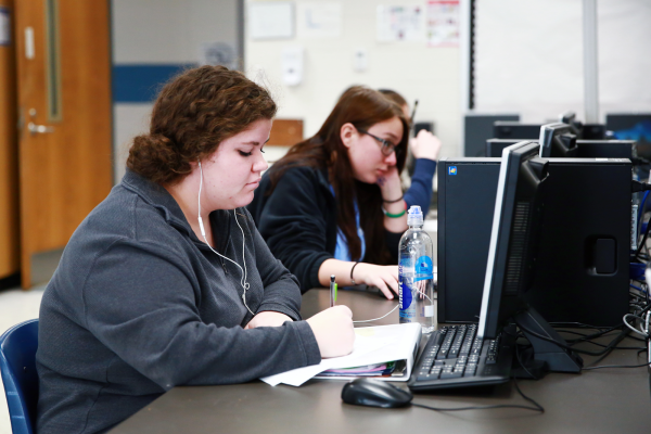 This image shows students working online through FVA. The Atlanta Journal-Constitution/H.M. Cauley