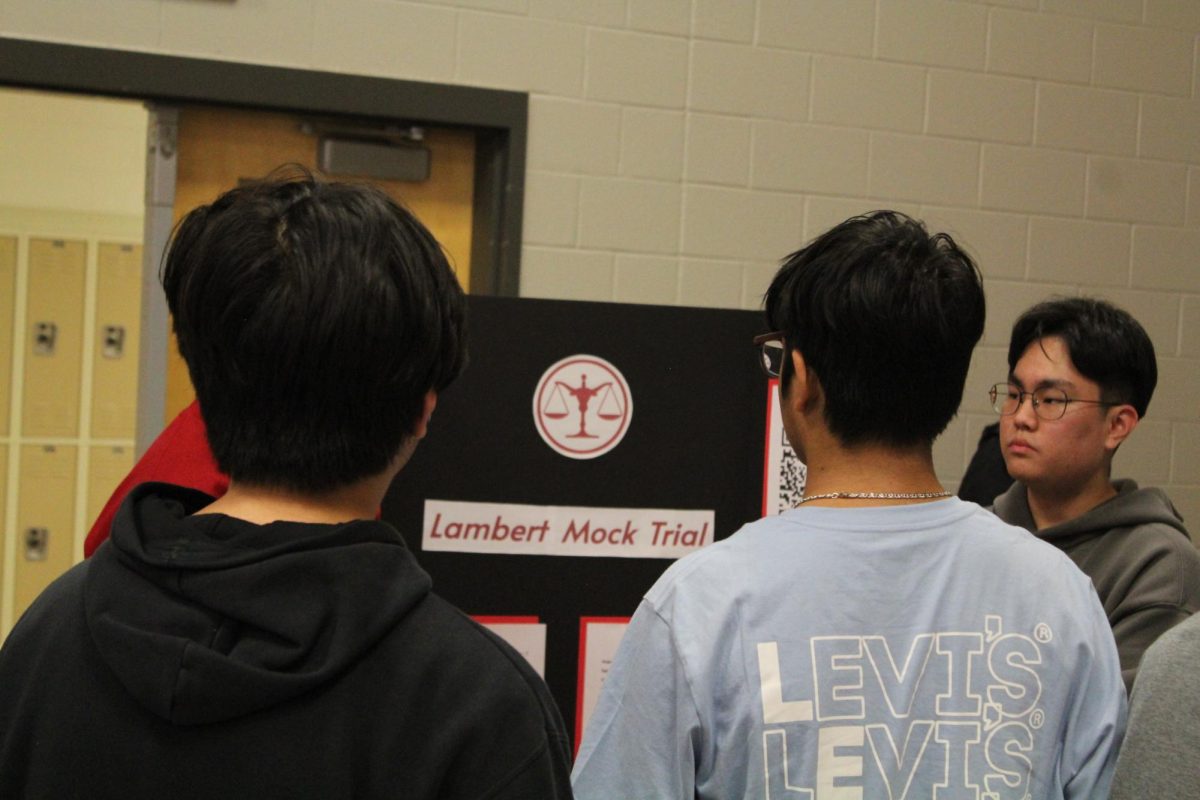 Lamberts Mock Trial Club Talks to Incoming Students in the Cafeteria during Freshman Connectivity Night (Chitvan Singh/The Lambert Post)