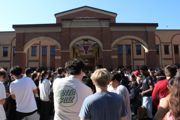 Students from Lambert High School gather during a walkout in support of Apalachee High School. Over 150 students attended. (Josh Mui/The Lambert Post)