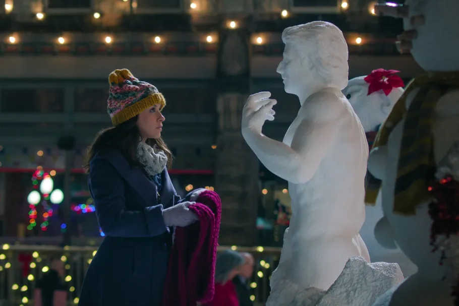 Cathy brings the snowman to life (Netflix)