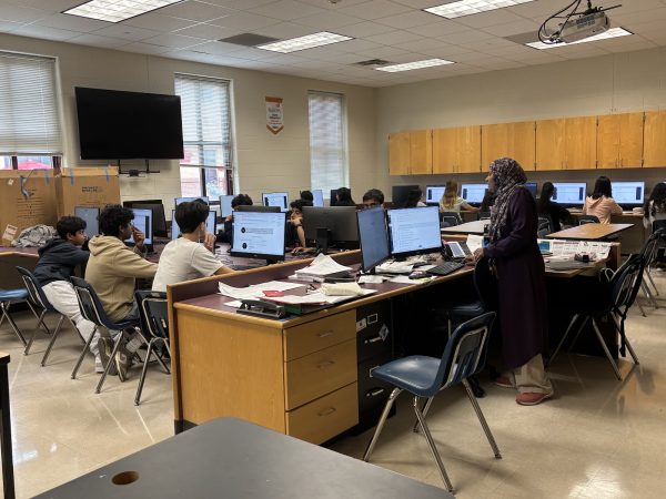 Ms. Yunus teaches a Computer Science class (Bani Sabharwal/The Lambert Post).

